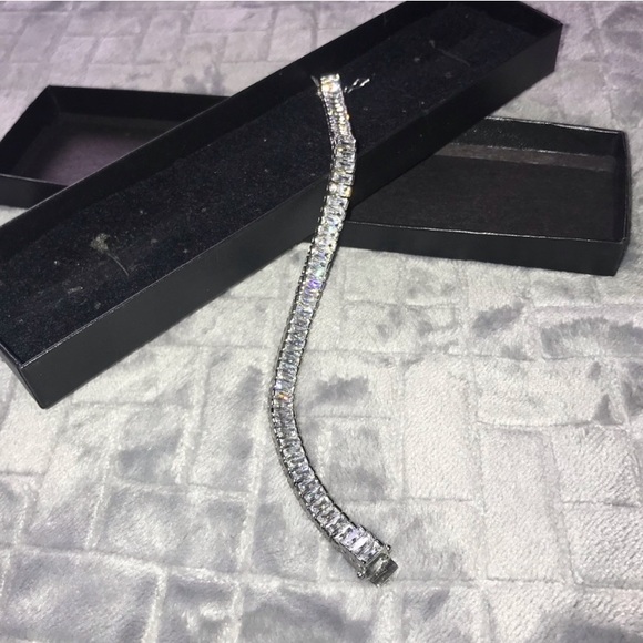 🪞 faceted cz stone baguette tennis bracelet - Picture 5 of 11